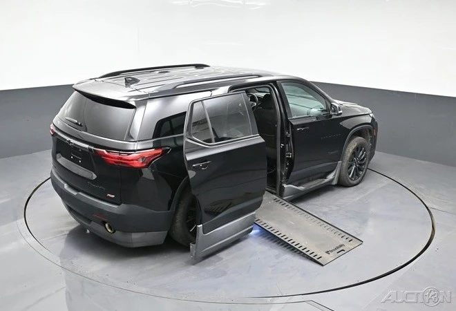 2022 Chevrolet Traverse - Image 2 of 9