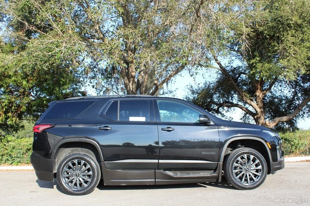 2022 Chevrolet Traverse - Image 4 of 12