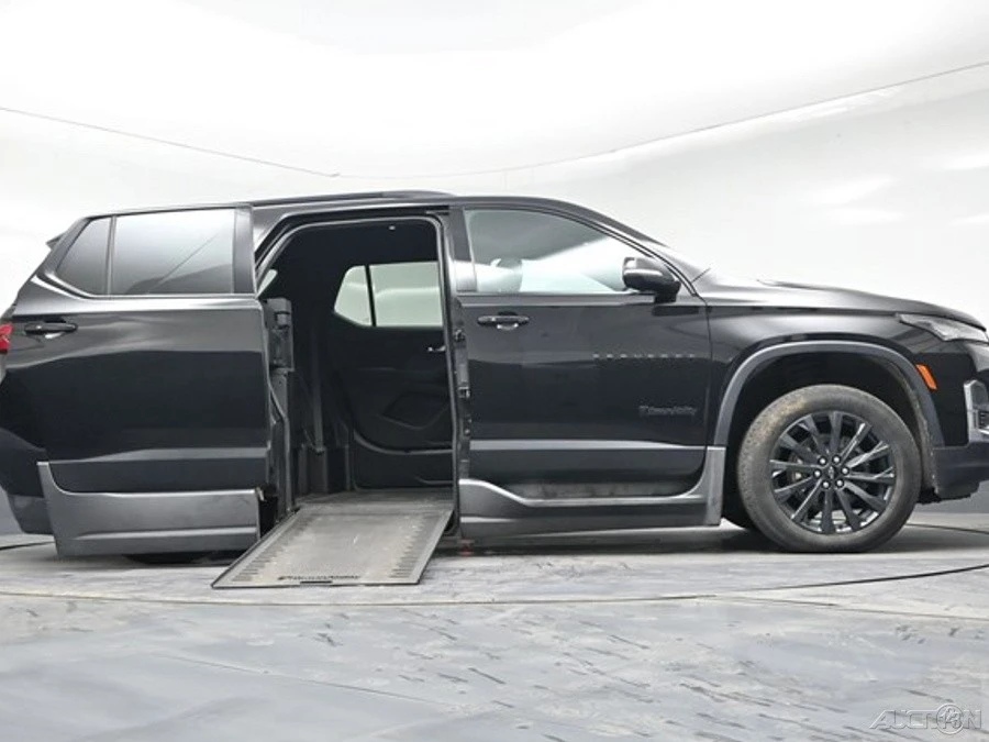 2022 Chevrolet Traverse - Image 2 of 9