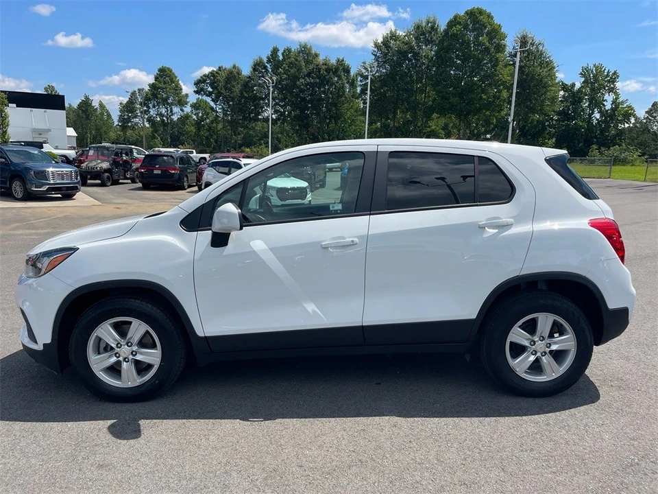 2022 Chevrolet Trax - Image 2 of 12