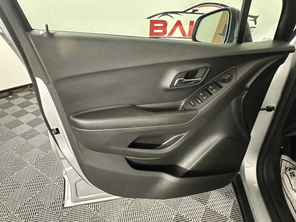 2022 Chevrolet Trax - Image 15 of 21