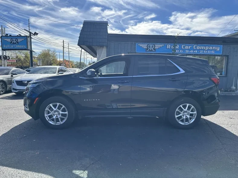 2022 Chevrolet Equinox - Image 2 of 10