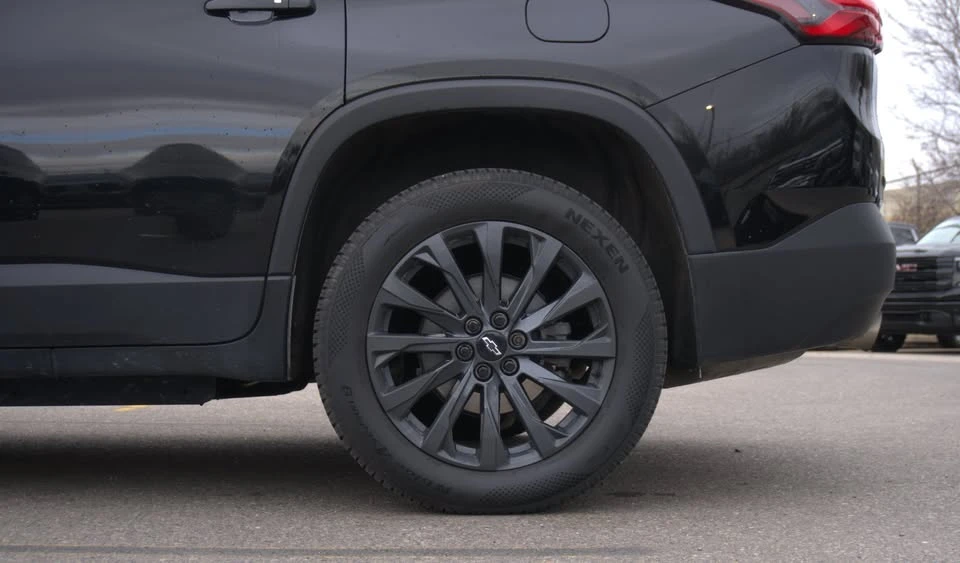 2022 Chevrolet Traverse - Image 11 of 16