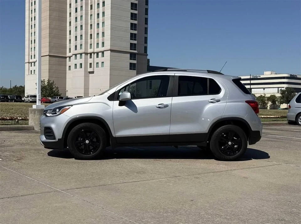 2022 Chevrolet Trax - Image 2 of 8