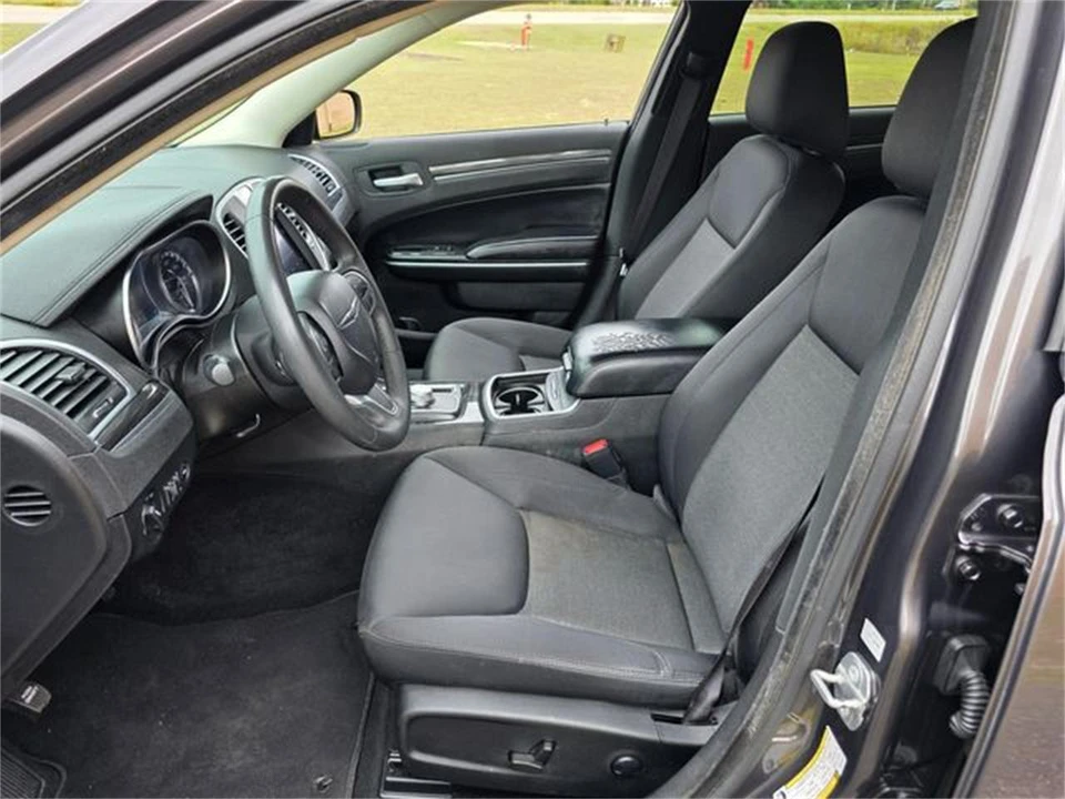 2022 Chrysler 300 (2005-2023) - Image 15 of 31