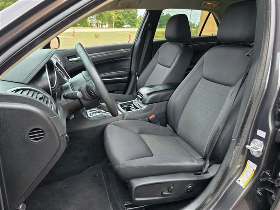 2022 Chrysler 300 (2005-2023) - Image 28 of 31