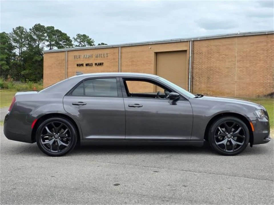 2022 Chrysler 300 (2005-2023) - Image 6 of 31