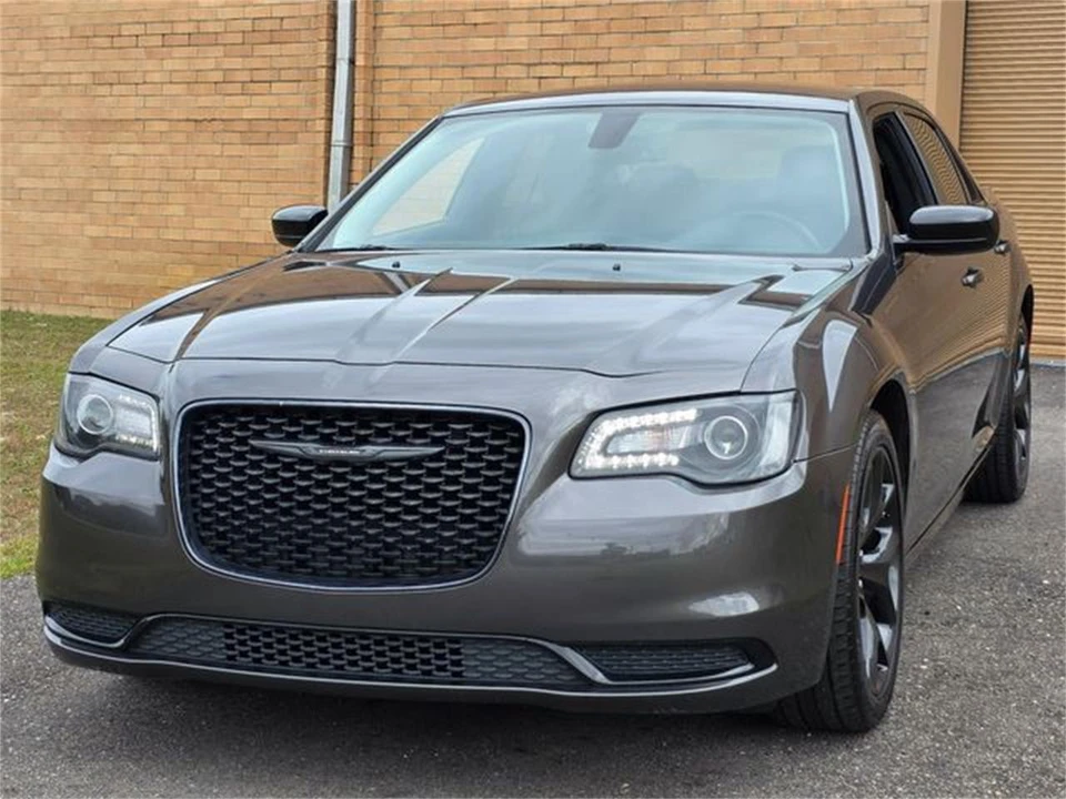 2022 Chrysler 300 (2005-2023) - Image 2 of 31