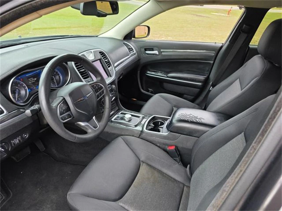 2022 Chrysler 300 (2005-2023) - Image 16 of 31