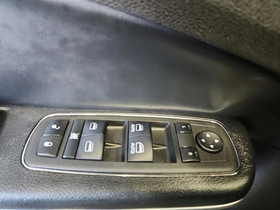 2022 Chrysler 300 (2005-2023) - Image 17 of 28