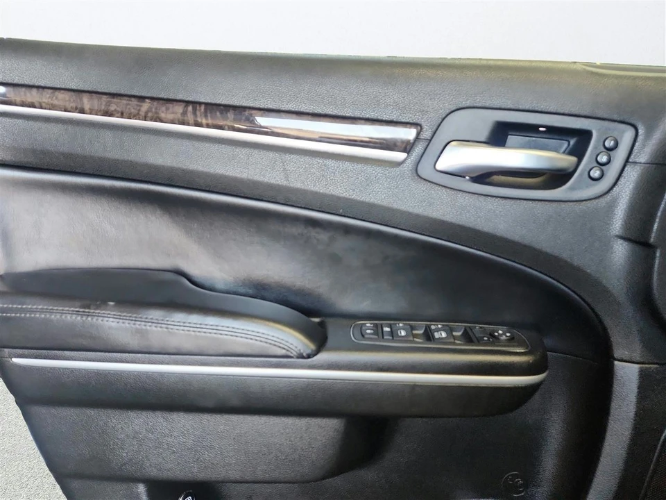2022 Chrysler 300 (2005-2023) - Image 18 of 28