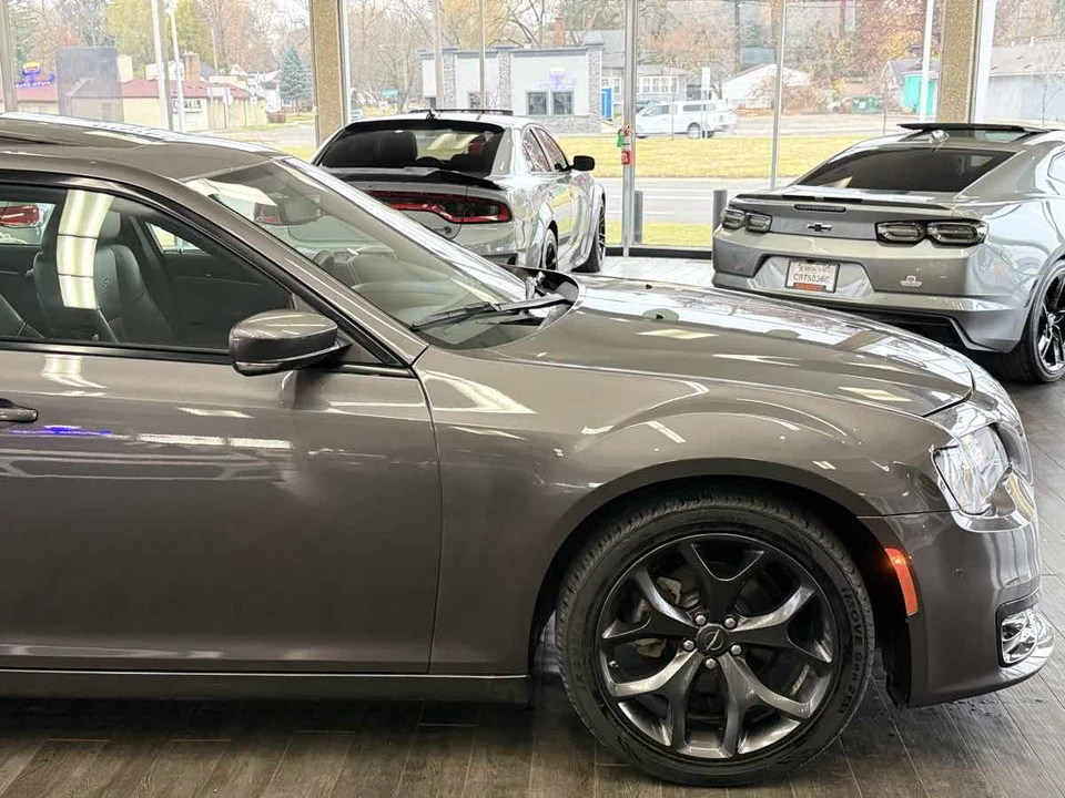 2022 Chrysler 300 (2005-2023) - Image 16 of 21