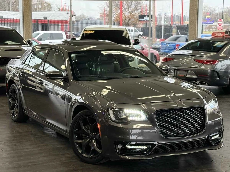 2022 Chrysler 300 (2005-2023) - Image 2 of 21