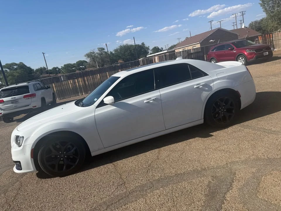 2022 Chrysler 300 (2005-2023) - Image 2 of 9