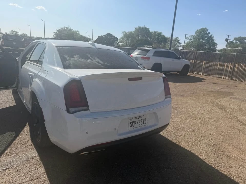2022 Chrysler 300 (2005-2023) - Image 3 of 9