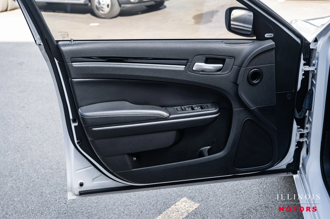 2022 Chrysler 300 (2005-2023) - Image 14 of 21