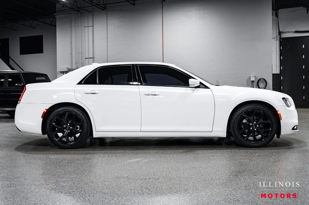 2022 Chrysler 300 (2005-2023) - Image 6 of 21