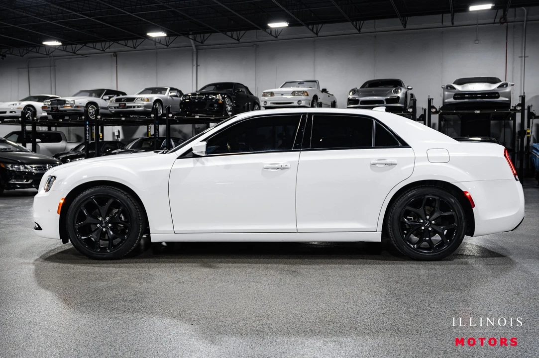 2022 Chrysler 300 (2005-2023) - Image 2 of 21