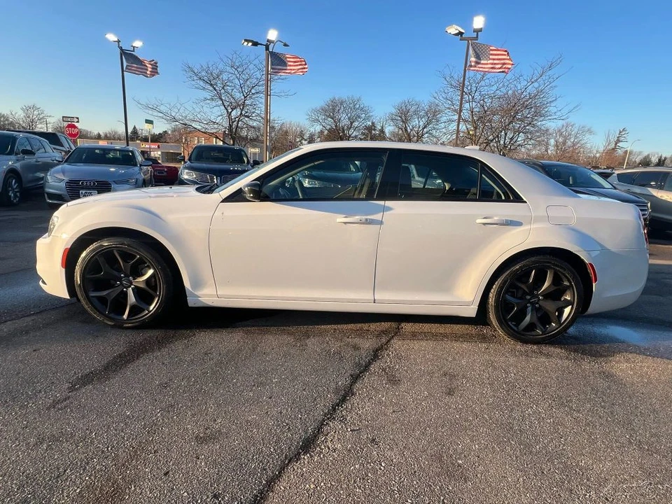 2022 Chrysler 300 (2005-2023) - Image 3 of 21