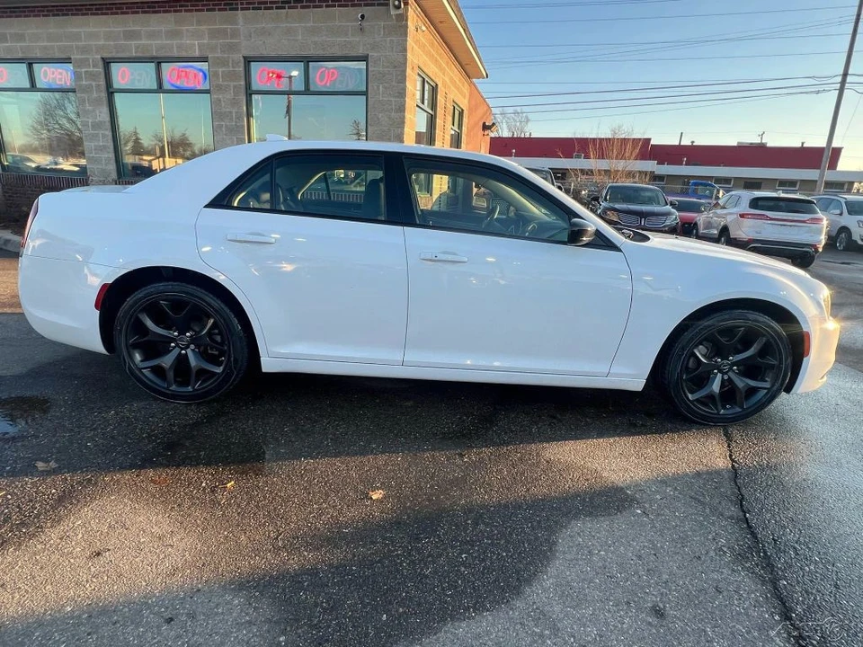 2022 Chrysler 300 (2005-2023) - Image 4 of 21