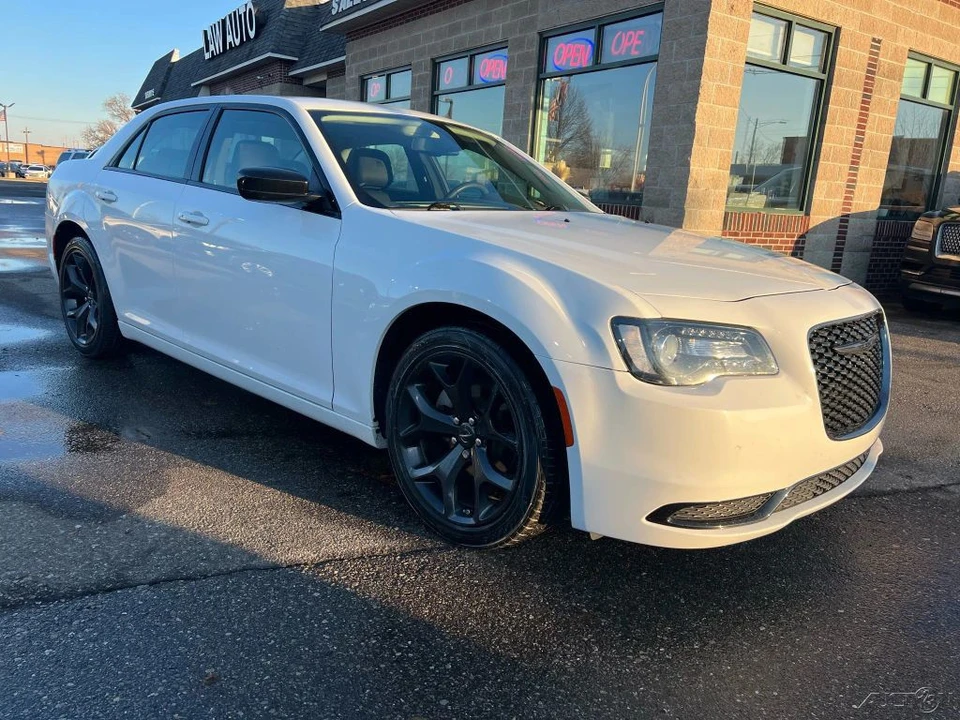 2022 Chrysler 300 (2005-2023) - Image 2 of 21