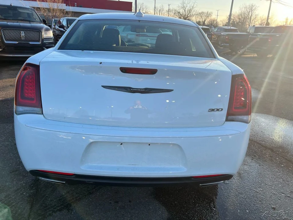 2022 Chrysler 300 (2005-2023) - Image 8 of 21