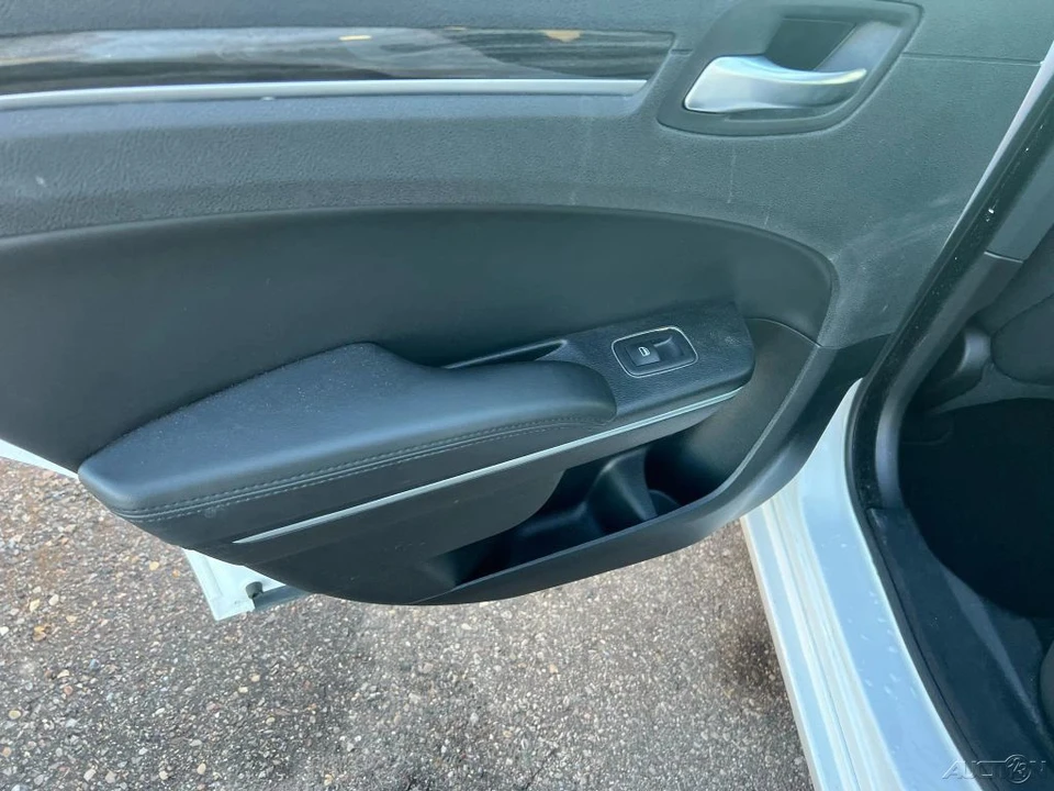 2022 Chrysler 300 (2005-2023) - Image 18 of 21