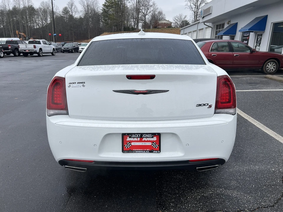 2022 Chrysler 300 (2005-2023) - Image 2 of 12