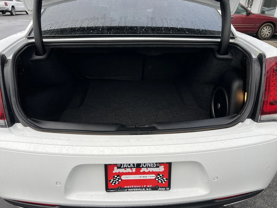 2022 Chrysler 300 (2005-2023) - Image 8 of 12