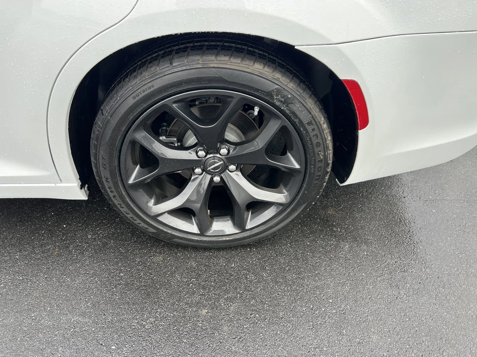 2022 Chrysler 300 (2005-2023) - Image 10 of 12