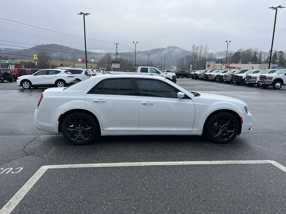 2022 Chrysler 300 (2005-2023) - Image 4 of 12