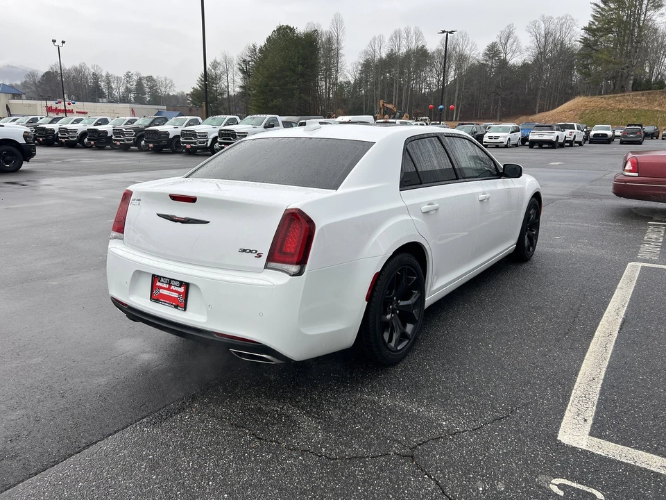 2022 Chrysler 300 (2005-2023) - Image 3 of 12