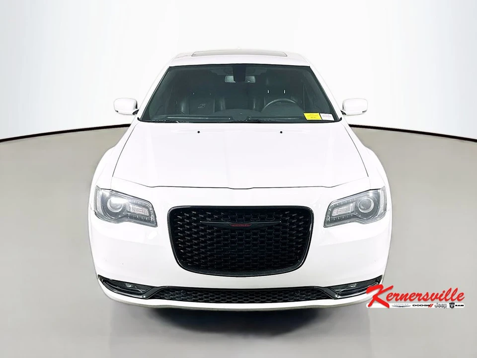 2022 Chrysler 300 (2005-2023) - Image 2 of 21