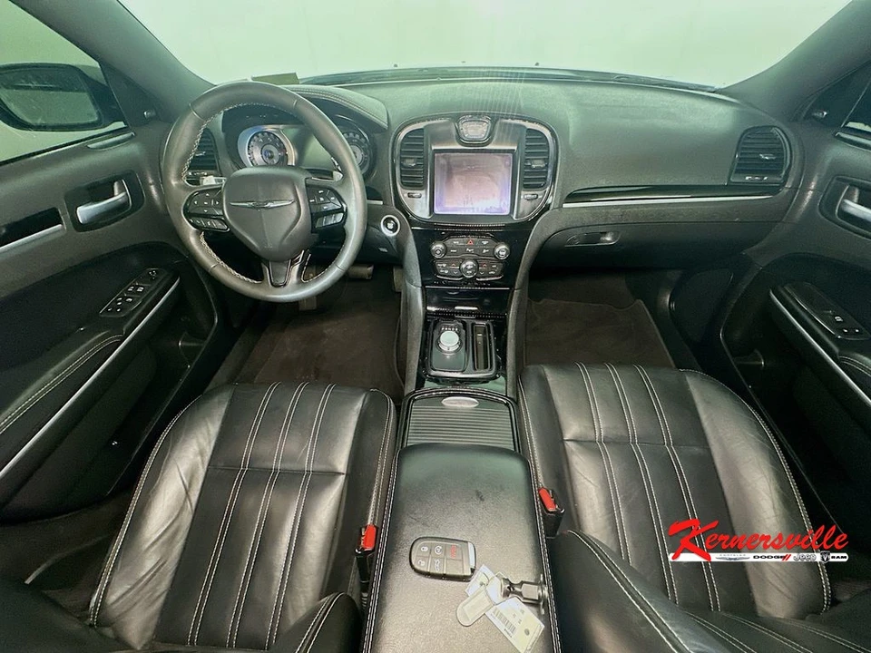 2022 Chrysler 300 (2005-2023) - Image 10 of 24