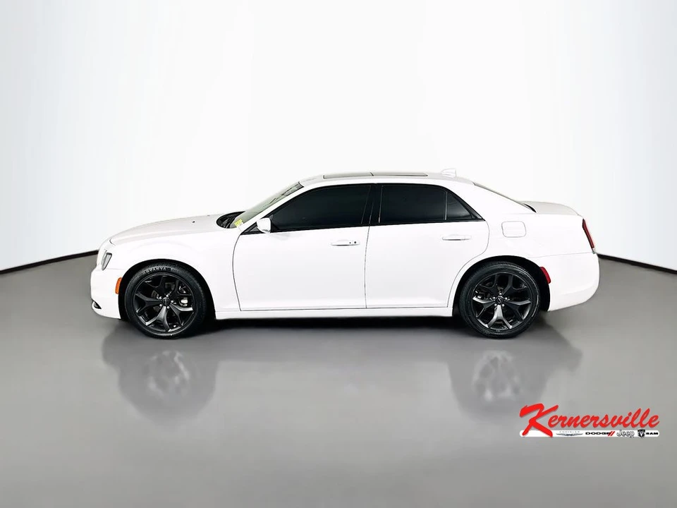 2022 Chrysler 300 (2005-2023) - Image 4 of 24