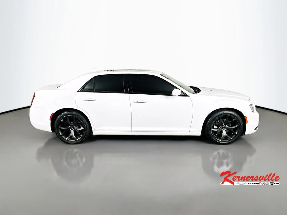 2022 Chrysler 300 (2005-2023) - Image 8 of 21