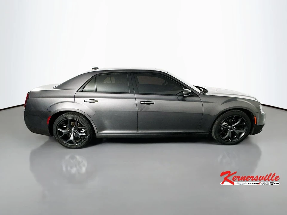2022 Chrysler 300 (2005-2023) - Image 8 of 24
