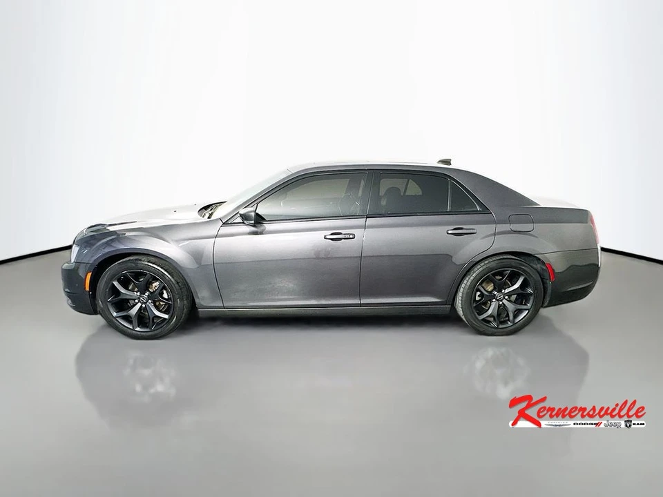 2022 Chrysler 300 (2005-2023) - Image 4 of 24
