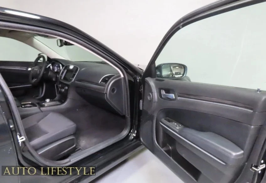 2022 Chrysler 300 (2005-2023) - Image 19 of 31