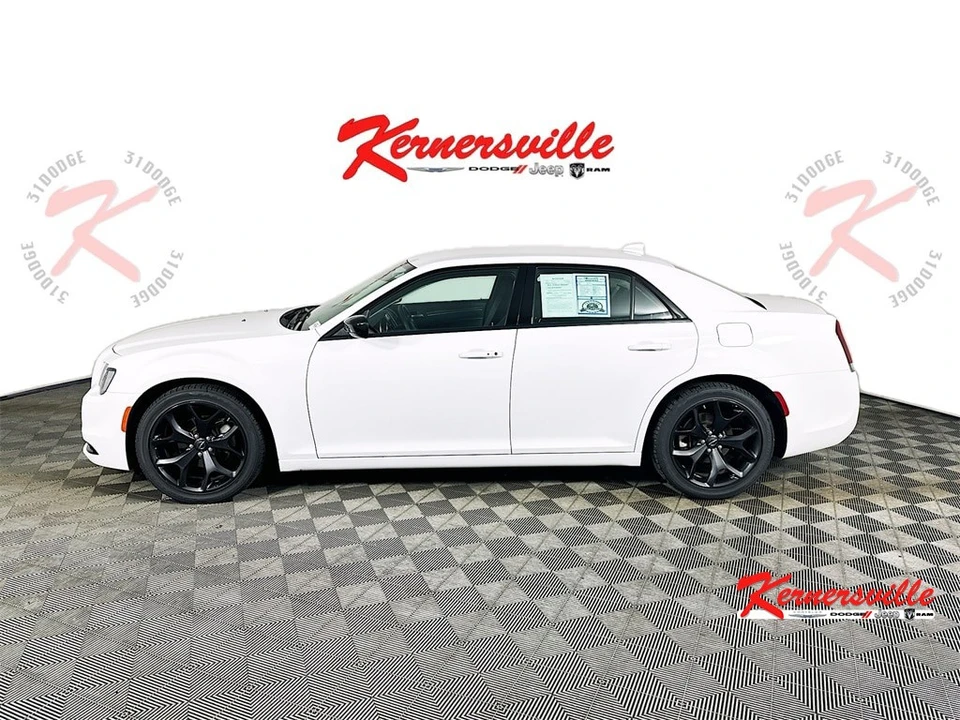 2022 Chrysler 300 (2005-2023) - Image 4 of 21