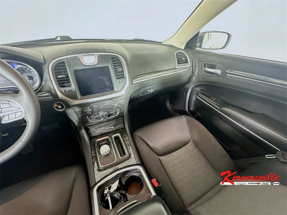 2022 Chrysler 300 (2005-2023) - Image 11 of 12