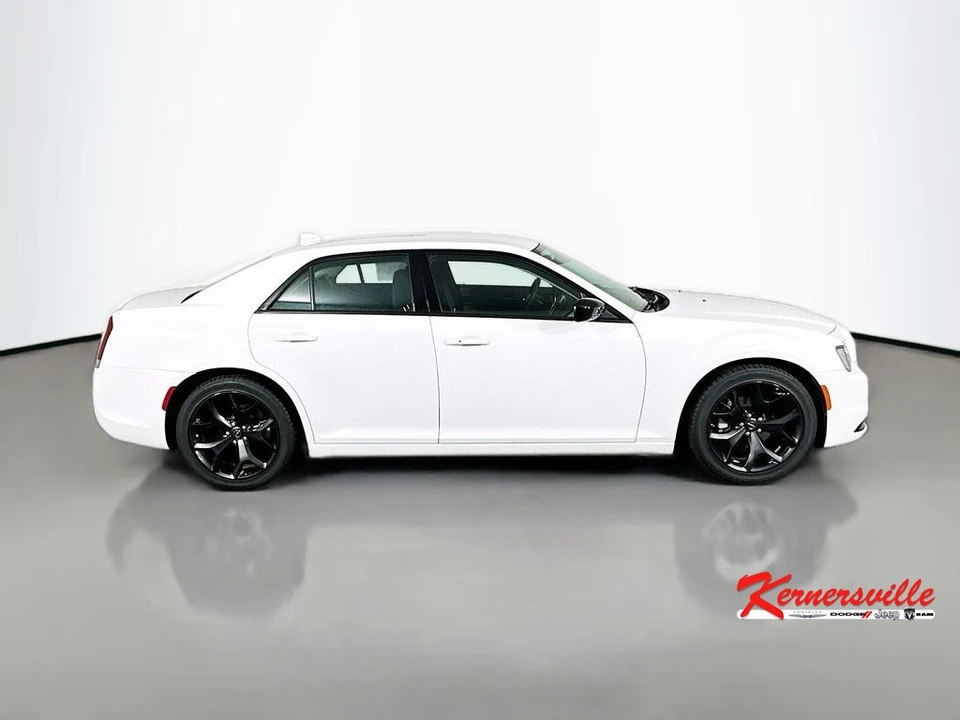 2022 Chrysler 300 (2005-2023) - Image 8 of 21