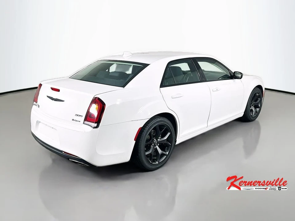 2022 Chrysler 300 (2005-2023) - Image 7 of 21