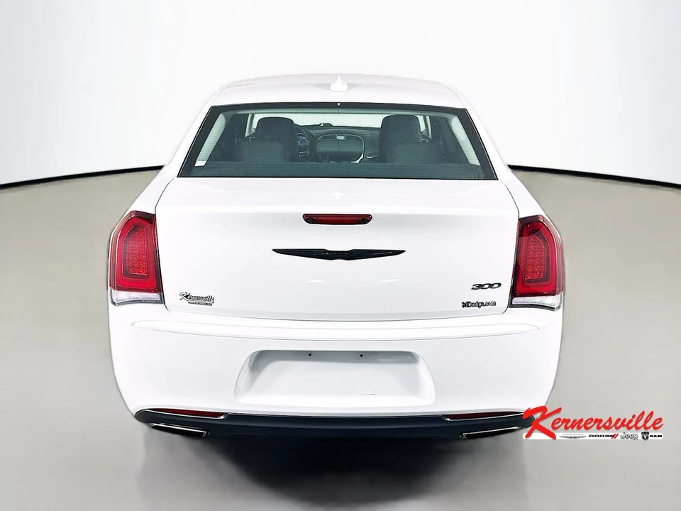 2022 Chrysler 300 (2005-2023) - Image 6 of 21