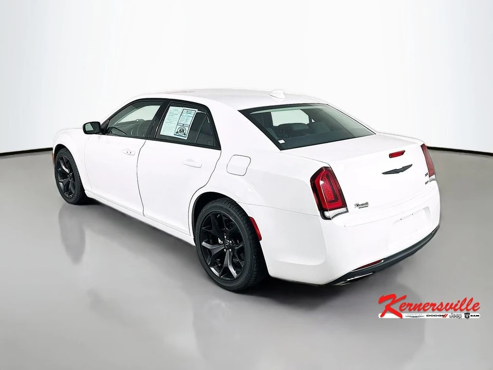 2022 Chrysler 300 (2005-2023) - Image 5 of 21