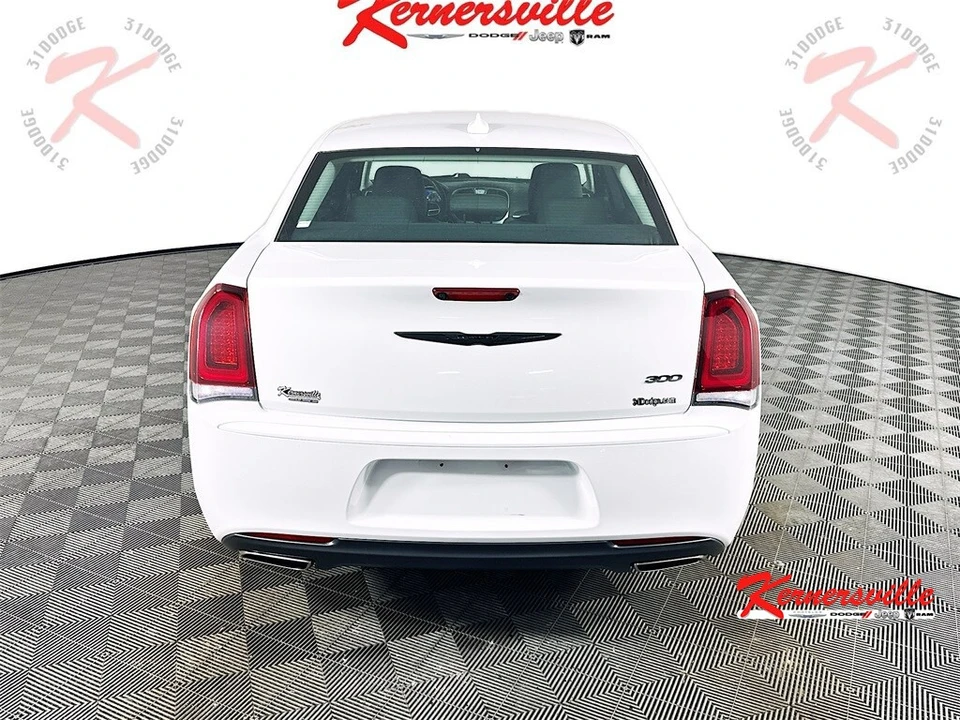 2022 Chrysler 300 (2005-2023) - Image 6 of 12