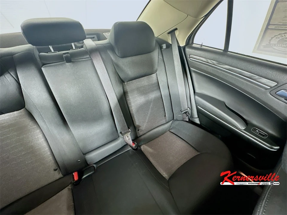 2022 Chrysler 300 (2005-2023) - Image 14 of 21