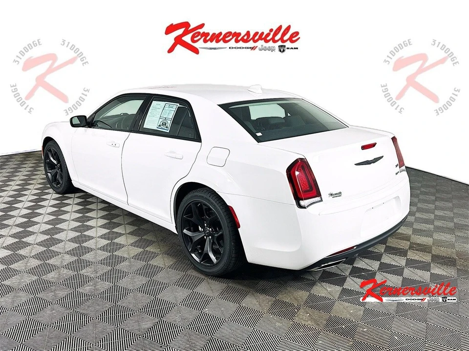 2022 Chrysler 300 (2005-2023) - Image 5 of 21