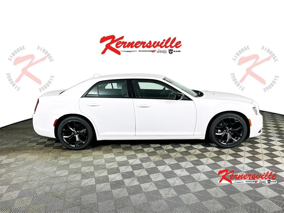 2022 Chrysler 300 (2005-2023) - Image 8 of 21