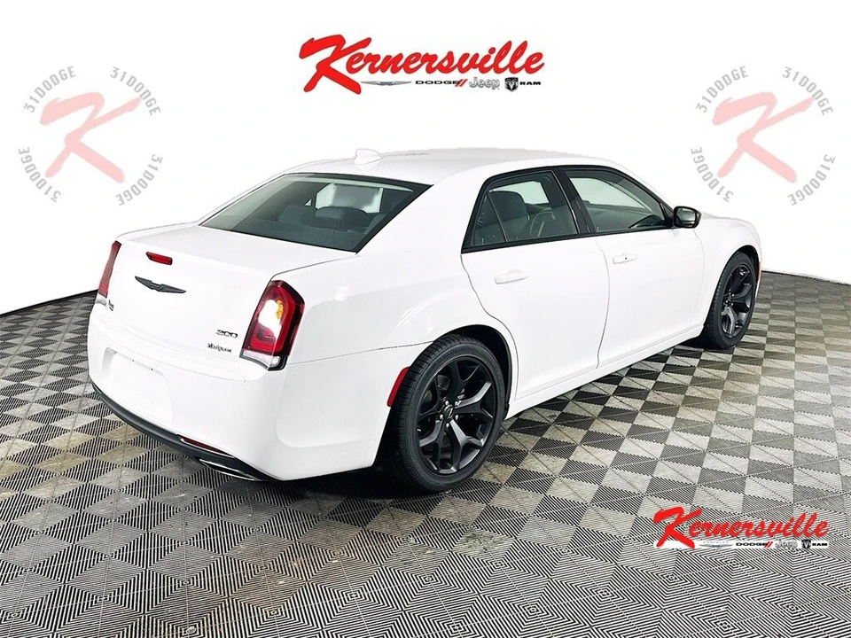2022 Chrysler 300 (2005-2023) - Image 7 of 21